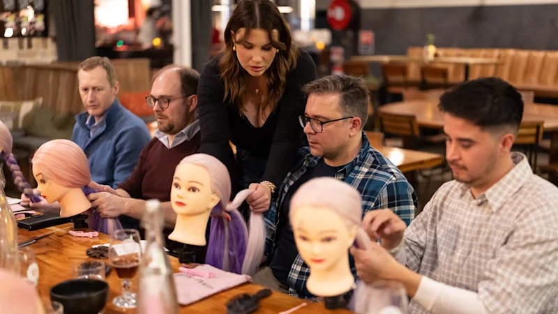 Ateliers coiffure pour papas : Pourquoi les pères abandonnent les stéréotypes pour maîtriser les tresses et les queues de cheval