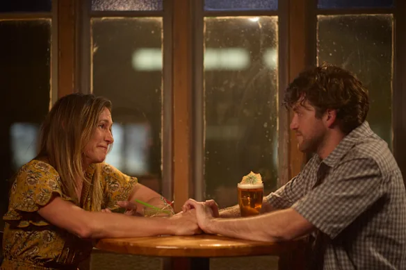 Claudia Karvan et Luke Wiltshire jouent dans Homebodies.