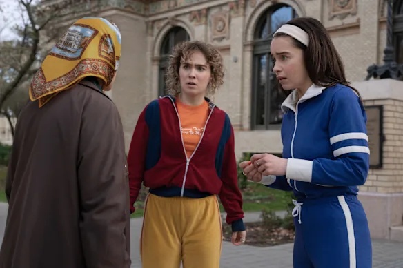 Haley Lu Richardson (à gauche) et Emilia Clarke dans Ponies.