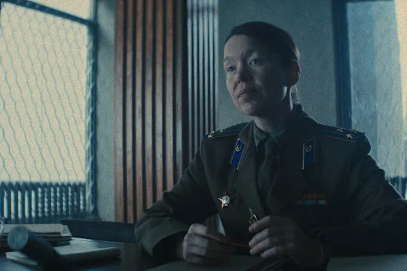 Anna Maxwell Martin dans Star City. 