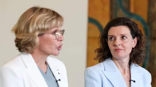   Zali Steggall et Allegra Spender lors d'une conférence de presse pour annoncer le nouveau parti au Parlement. 