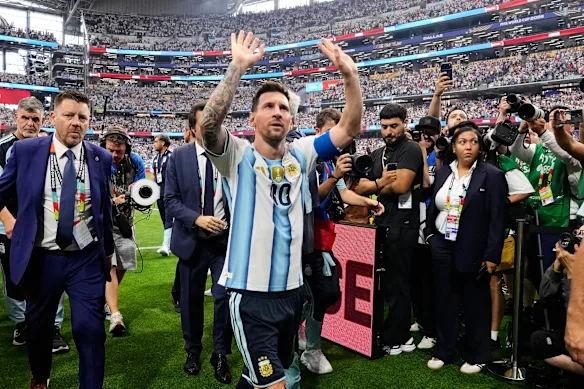 L'Argentin Lionel Messi célèbre son exploit.