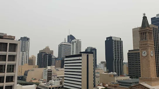 La brume de fumée a étouffé de nombreuses grandes villes australiennes fin 2019, dont Brisbane.