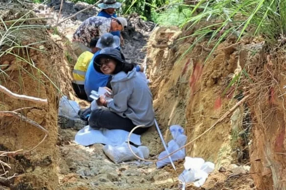 Activités de creusement de tranchées en cours sur le projet aurifère Ngot de Unity Metals au Cambodge.