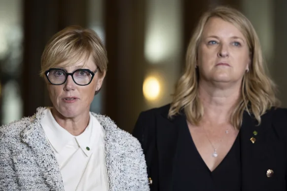 Les anciennes députées indépendantes Zoe Daniel et Kylea Tink lors de la dernière législature. 