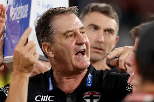 Travail à faire : L'entraîneur de St Kilda, Ross Lyon, sait que son équipe doit s'améliorer si elle veut être en vie en septembre.