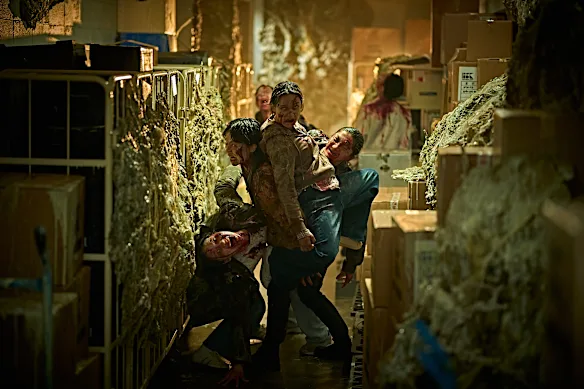 Dans Colony, les infectés deviennent un super-organisme grotesque et violent.