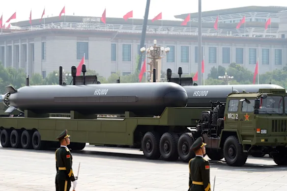Le gouvernement chinois a montré ses capacités militaires croissantes lors d’un somptueux défilé en 2025.