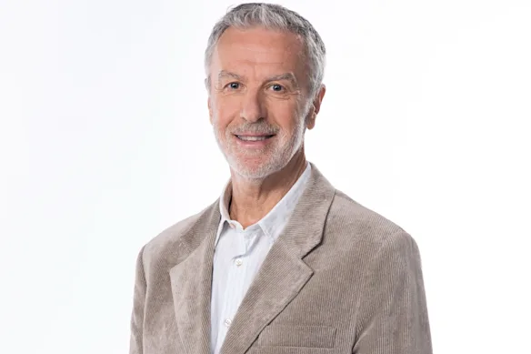 Santo Cilauro, écrivain, acteur, producteur et passionné de football depuis toujours.