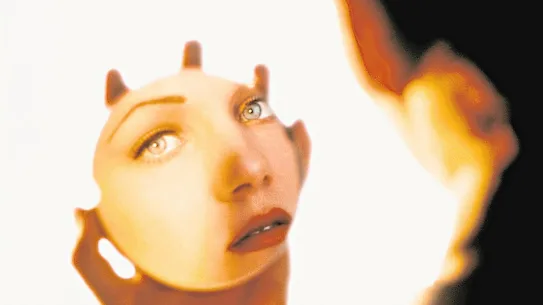 Les images hautement filtrées et les visages figés effacent la vraie beauté, les bizarreries qui vous différencient des autres.