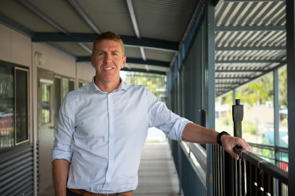 Le directeur de l'école et auteur Ryan Martin affirme que les parents devraient aborder les enseignants avec curiosité.