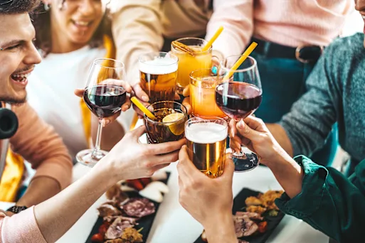 À l’ère des bières artisanales et des cocktails à 30 $, le cri des pubs doit mourir.