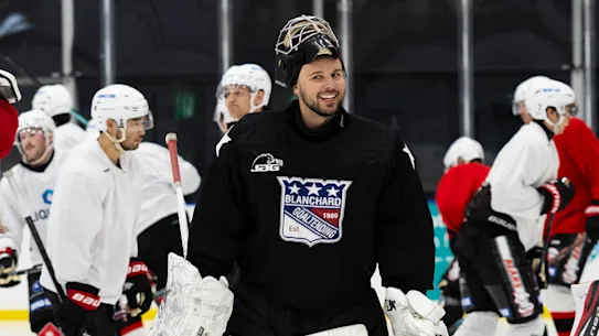 Les Bears de Sydney s'échauffent sur la glace lors de l'entraînement d'équipe.