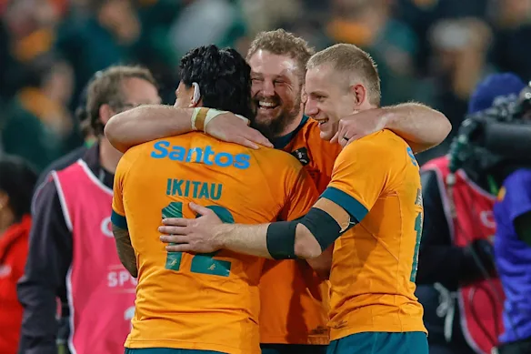 Les Wallabies célèbrent une victoire remarquée contre l'Afrique du Sud en 2025. 