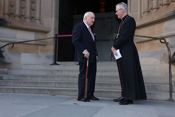 Alan Jones au service commémoratif de Teena McQueen vendredi. 
