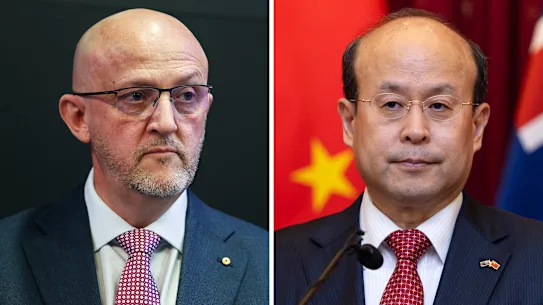 Le directeur général de l'ASIO, Mike Burgess, et l'ambassadeur de Chine en Australie, Xiao Qian