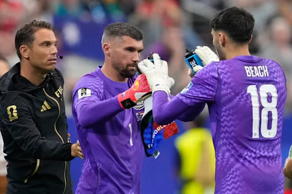 Mathew Ryan a remplacé Patrick Beach avant les tirs au but, pour la première participation du premier à cette Coupe du monde.