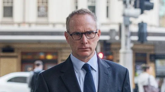Le patron du capital-investissement, Joel Thickins, arrive au tribunal.
