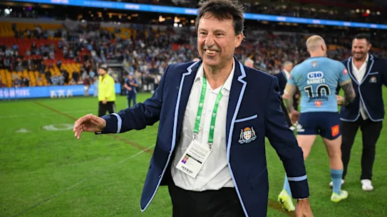 Laurie Daley célèbre la victoire de la série Origin à Brisbane.