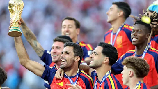 Le capitaine espagnol Rodri célèbre sa victoire à la Coupe du monde.