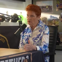 Oubliez la crypto : la maternité célibataire est le meilleur moyen de devenir riche rapidement, selon Pauline Hanson
