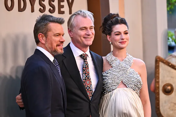 Matt Damon, Christopher Nolan et Anne Hathaway lors de la première de L'Odyssée à New York.