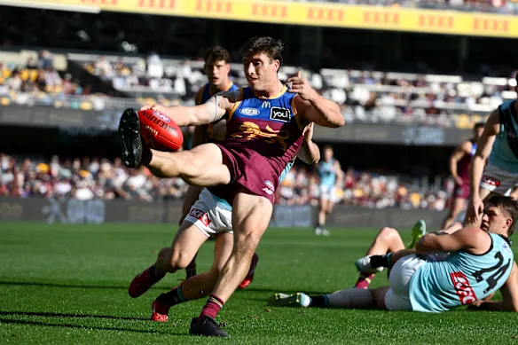 Noah Answerth en action contre Port Adelaide.