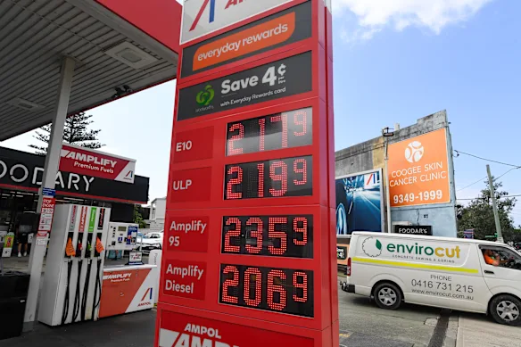 Les prix du carburant ont grimpé en flèche en réponse à la guerre en Iran, en particulier au cours des premières semaines, dans un contexte d'achats de panique.
