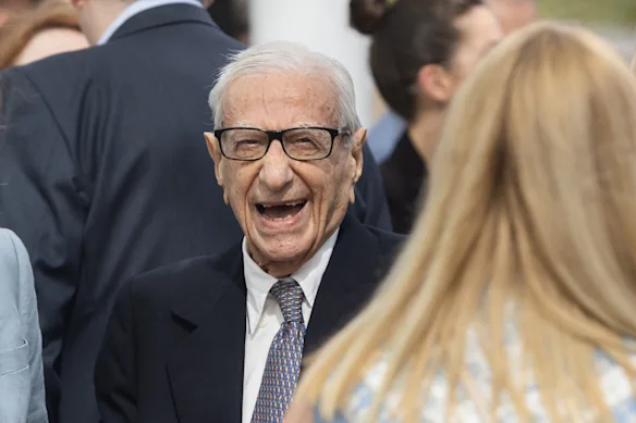 Isaac Wakil lors de la cérémonie d'inauguration du bâtiment Naala Badu de la Galerie d'art.
