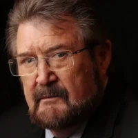 Mises à jour en direct des funérailles nationales de Derryn Hinch : le radiodiffuseur australien emblématique et le journaliste ont fait leurs adieux au Timber Yard