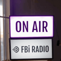 Radio communautaire de Sydney : dans un monde de slop en matière d&rsquo;IA, les jeunes Sydneysiders se tournent vers une source improbable