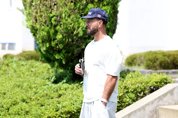 L'ancien joueur des Wallabies, Quade Cooper, entraîneur à Osaka, assiste à la séance d'entraînement des Wallabies.