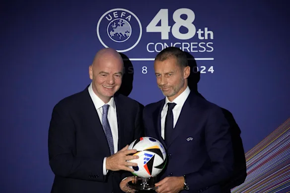 Le président de l'UEFA, Aleksander Čeferin (à droite), photographié avec Infantino en 2024, est l'un des trois signataires de la lettre critiquant la FIFA et son dirigeant.
