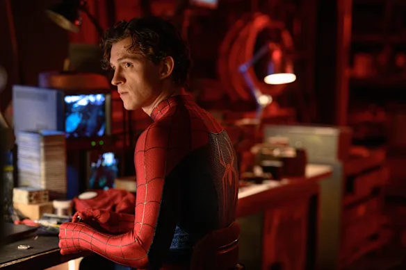 Tom Holland peut jouer, danser et même sculpter du bois. Maintenant, il peut ajouter le succès du box-office à cette liste.