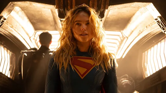 Milly Alcock est une Supergirl épineuse. C'est juste dommage que le film ne lui corresponde pas.