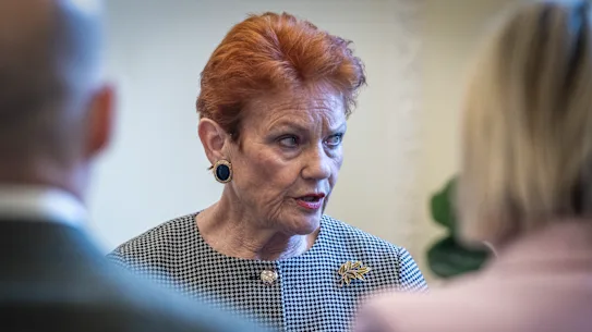 La dirigeante de One Nation, Pauline Hanson, a attaqué le ministre de l'Intérieur, Tony Burke, pour la gestion de la migration par le gouvernement. 