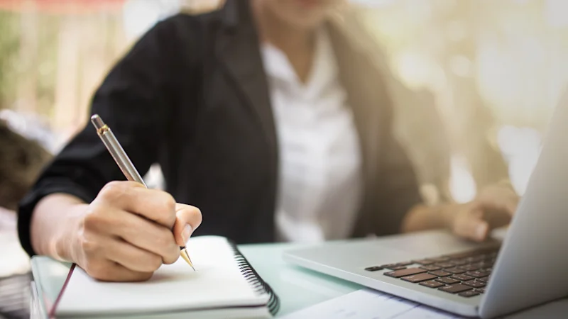 Un professeur de mathématiques licencié après avoir tenu des propos sexualisés à une jeune fille de 14 ans