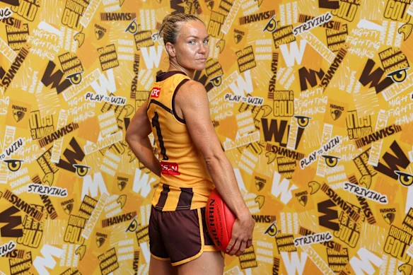 Prêt pour la saison 11 de l'AFLW : Emily Bates de Hawthorn. Mais son club n’a pas réussi à améliorer son match lors d’une annonce d’adhésion cette semaine.