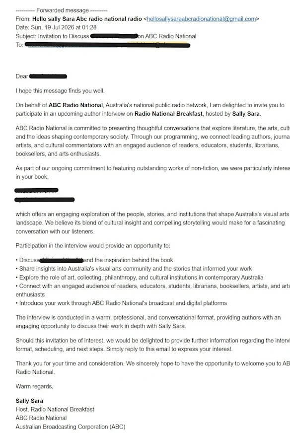 La plupart des e-mails ne mentionnent pas l’argent, mais commencent plutôt par de la flatterie.