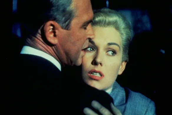 Kim Novak avec James Stewart dans Vertigo d'Alfred Hitchcock.