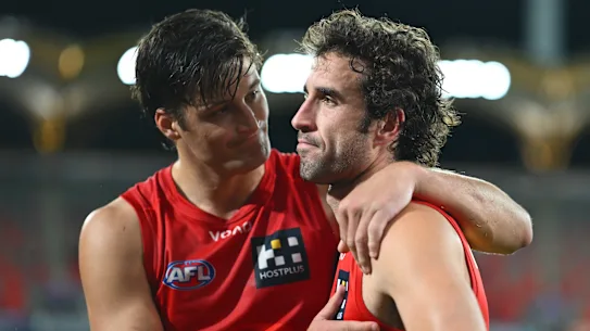 L'attaquant des Suns Ben King (à droite) devrait se rendre à Hawthorn à la fin de la saison.