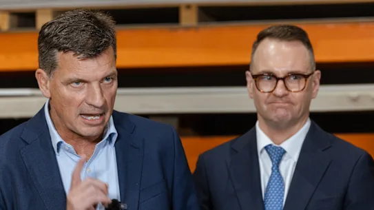 Lundi, le chef de l'opposition Angus Taylor.
