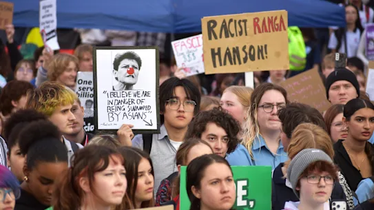 Manifestation contre Pauline Hanson et One Nation à Perth le 13 août 2026. 