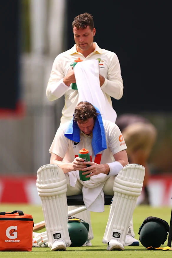 Ce fut un travail difficile pour Alex Carey, Steve Smith et les frappeurs australiens dès le premier jour.