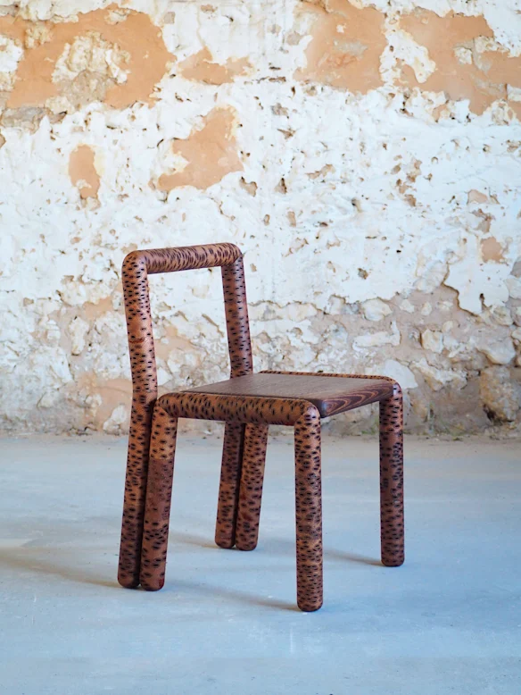 La chaise de Mark Lilly fabriquée à partir de gousses de graines de banksia