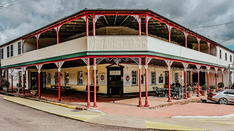 Peel Inn Hotel, Nundle a changé de mains pour la dernière fois lors d'une partie de cartes de la ruée vers l'or. Maintenant, il est à vendre après 165 ans