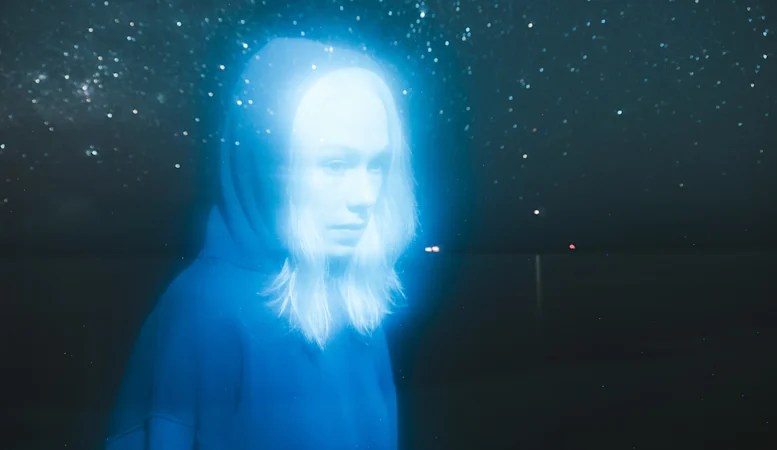 Critiques des nouveaux albums de Phoebe Bridgers, The Strokes, Jonny Chopps, Yasmina Sadiki