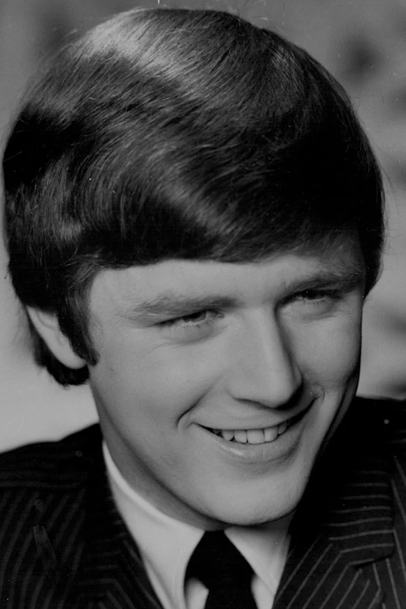 Johnny Young, photographié en 1966, en jeune chanteur pop.