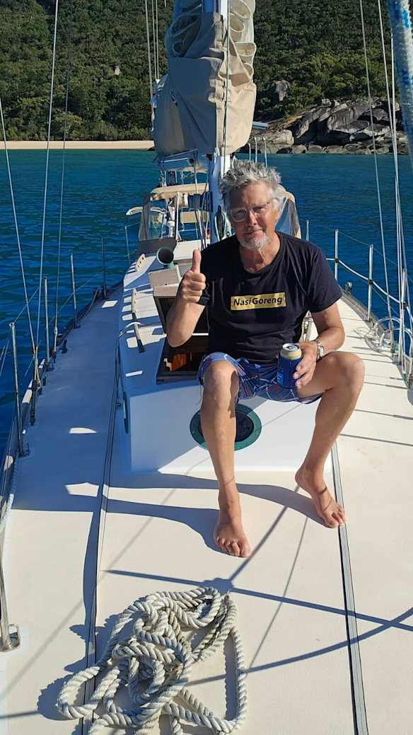 Matthew Cumming naviguant sur l'île Scawfell dans le Queensland.