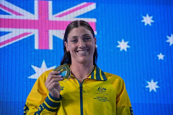 Meg Harris après avoir remporté l'or aux Pan Pacs au 100 m nage libre féminin. 
